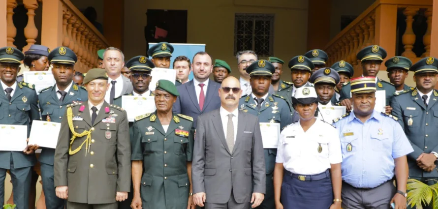 Students at the Maarif Turkish Studies Centre have received their certificates.
